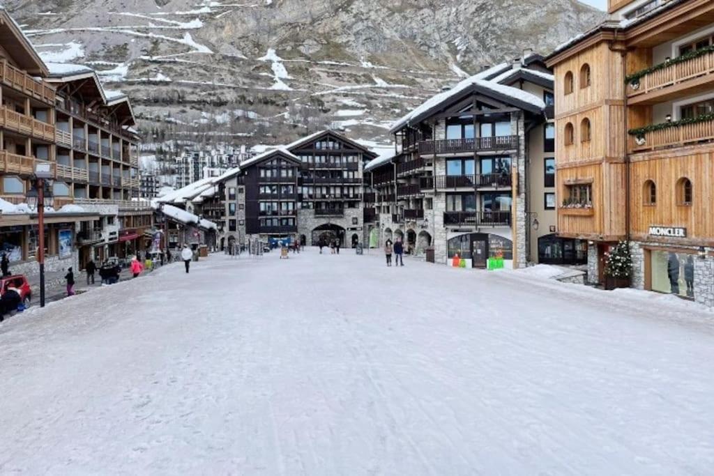 Central 3 Bedroom Chalet With Balcony Val d'Isere Bagian luar foto