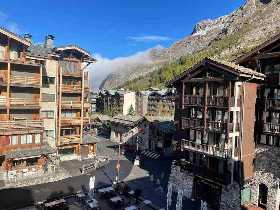 Central 3 Bedroom Chalet With Balcony Val d'Isere Bagian luar foto